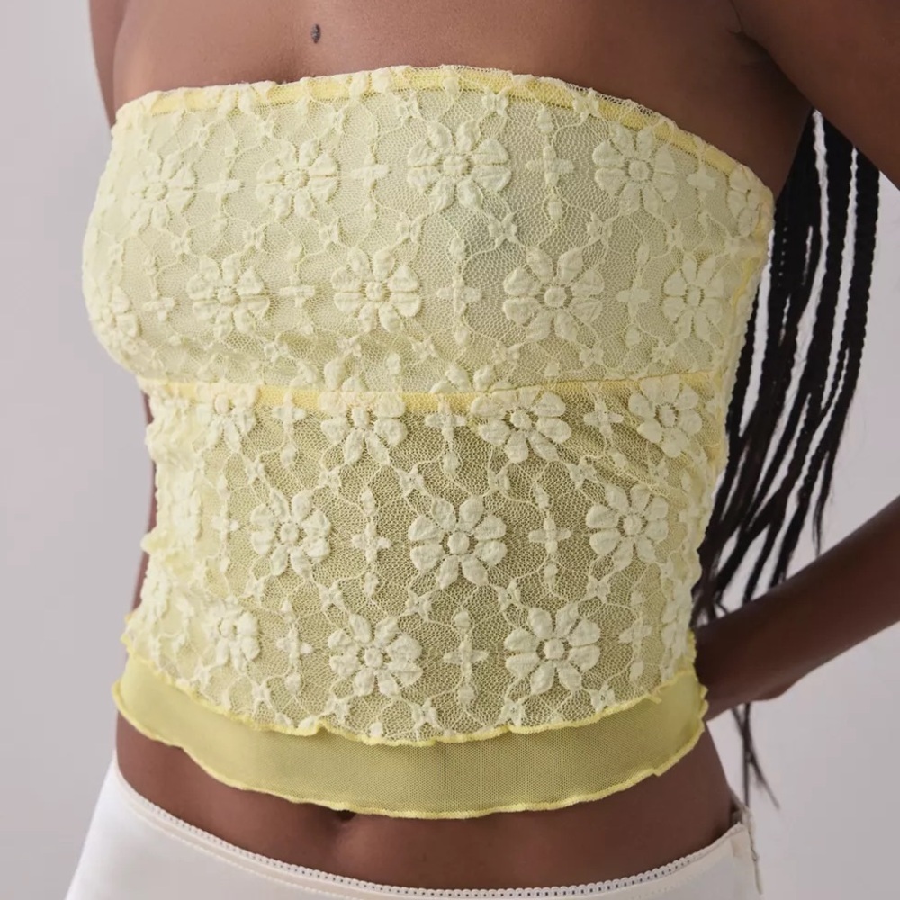 Urban Outfitters Kimchi Blue Kori Strapless Floral Lace Crop Top in Yellow, XL